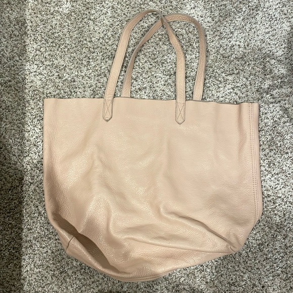 Cuyana Handbags - Cuyana blush tote